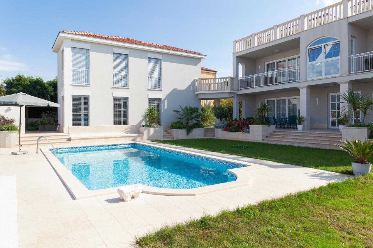 Deluxe Apartments Vila Carissa Malinska Bagian luar foto