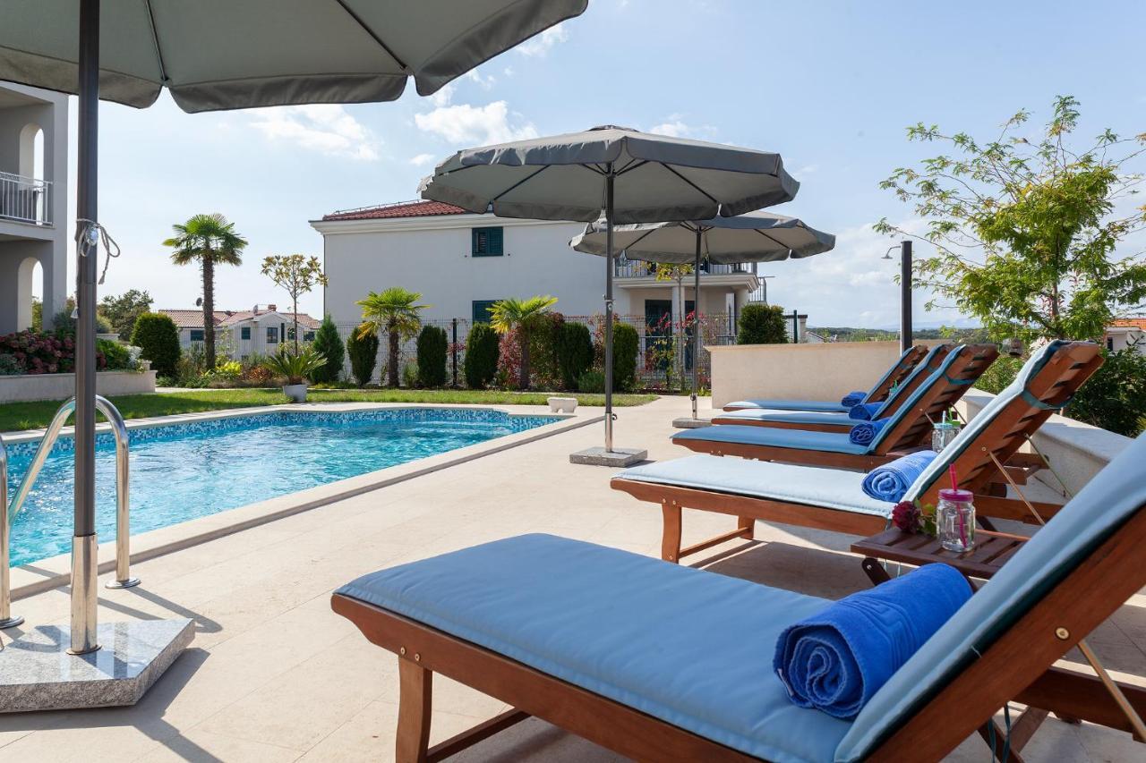 Deluxe Apartments Vila Carissa Malinska Bagian luar foto