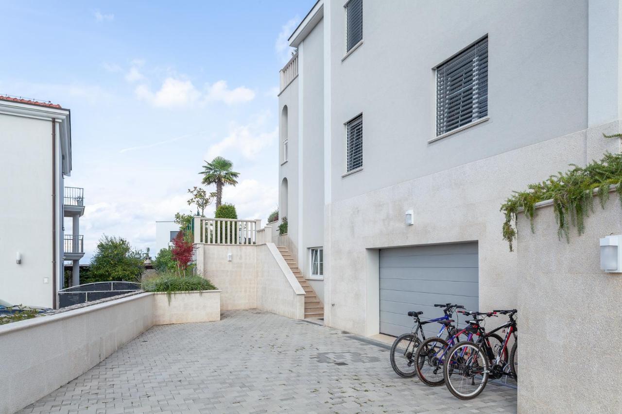 Deluxe Apartments Vila Carissa Malinska Bagian luar foto